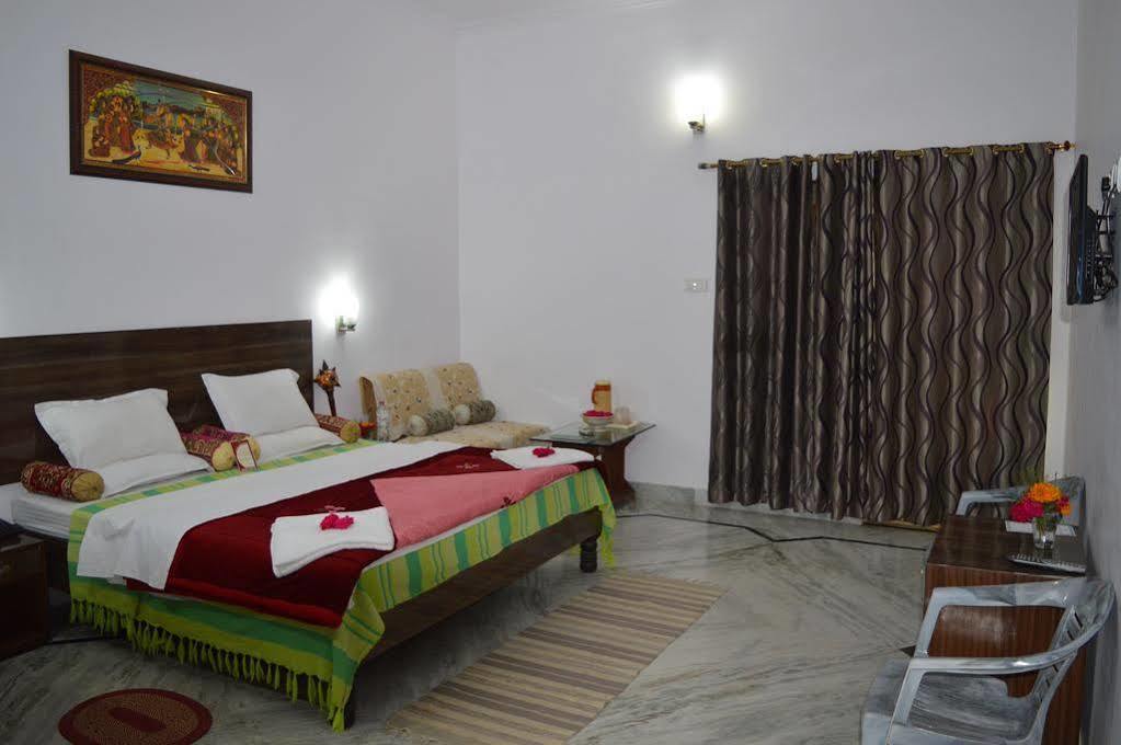 Hotel Surya Khajuraho Luaran gambar